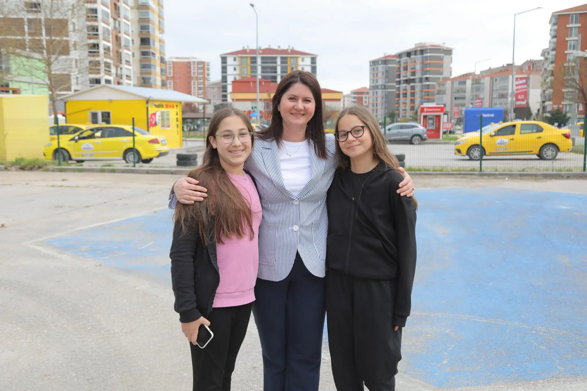 BAŞKAN GENCAN SAHADA: KAMU ALANLARI TEK TEK GERİ KAZANILIYOR galeri görseli